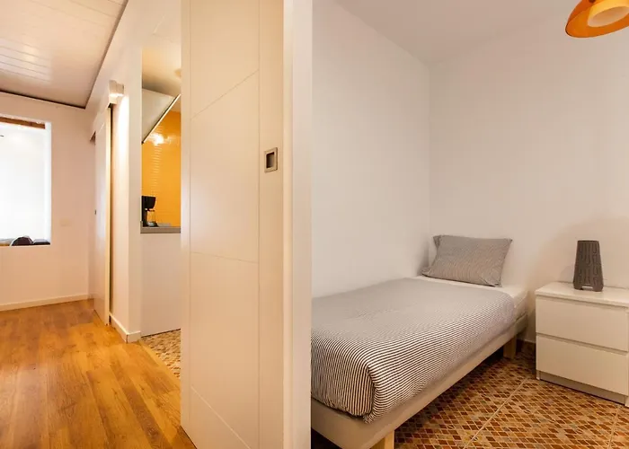 Tapioles - Lovely In Poble Sec