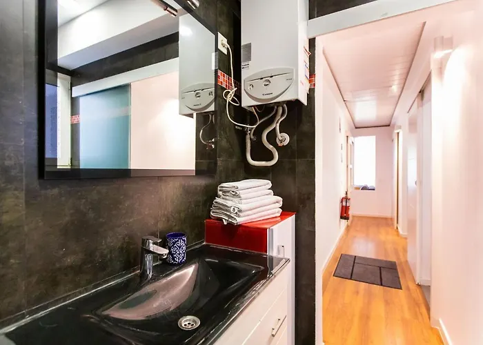 Tapioles - Lovely In Poble Sec דירה