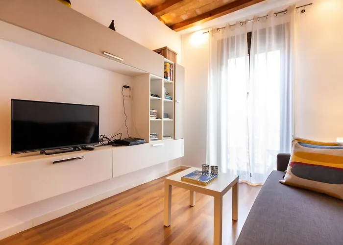 Tapioles - Lovely In Poble Sec דירה *