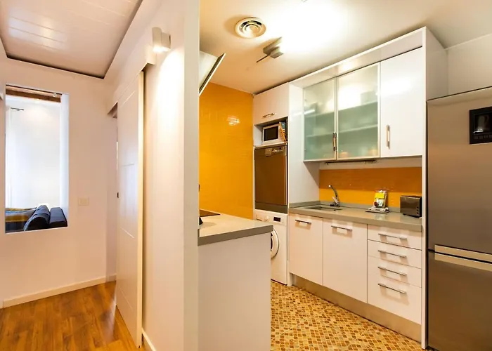 Tapioles - Lovely In Poble Sec דירה