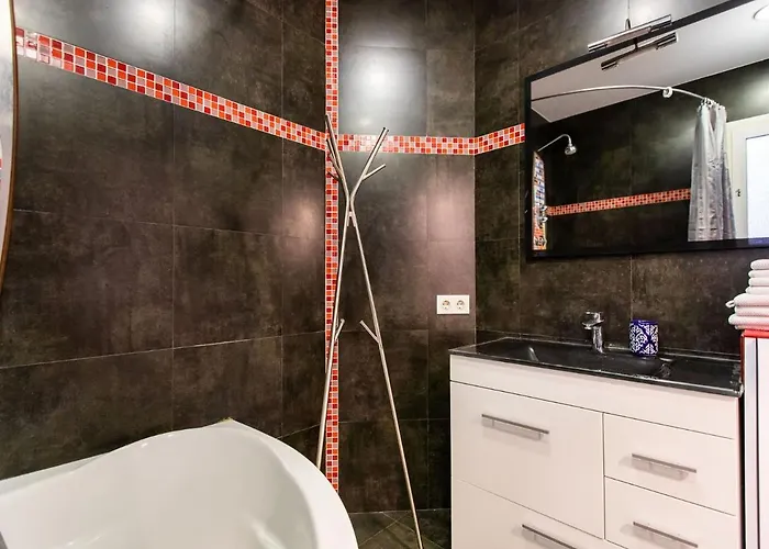 Tapioles - Lovely In Poble Sec